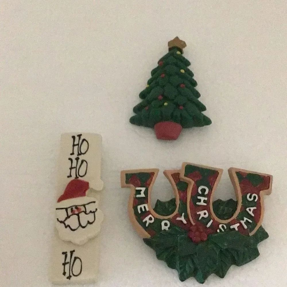 Set of 3 Christmas pins and brooch